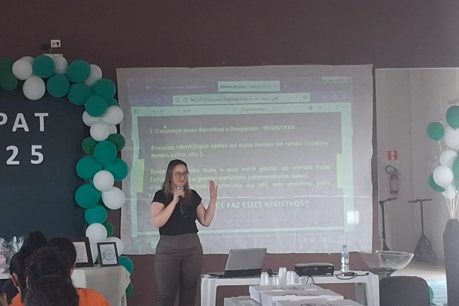 Cássia Moraes em semana interna de prevenção de acidentes